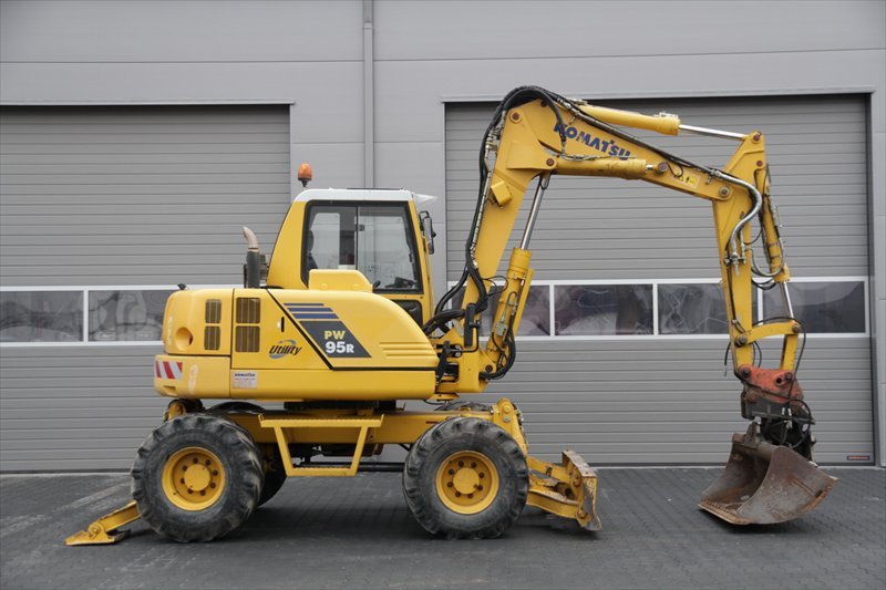 KOMATSU WB 95 R-1 uszczelka głowicy